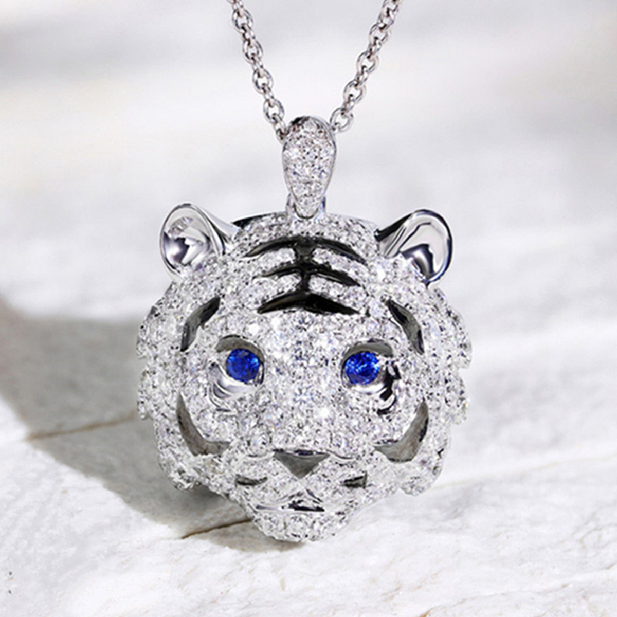 Diamond tiger head pendant Clearance