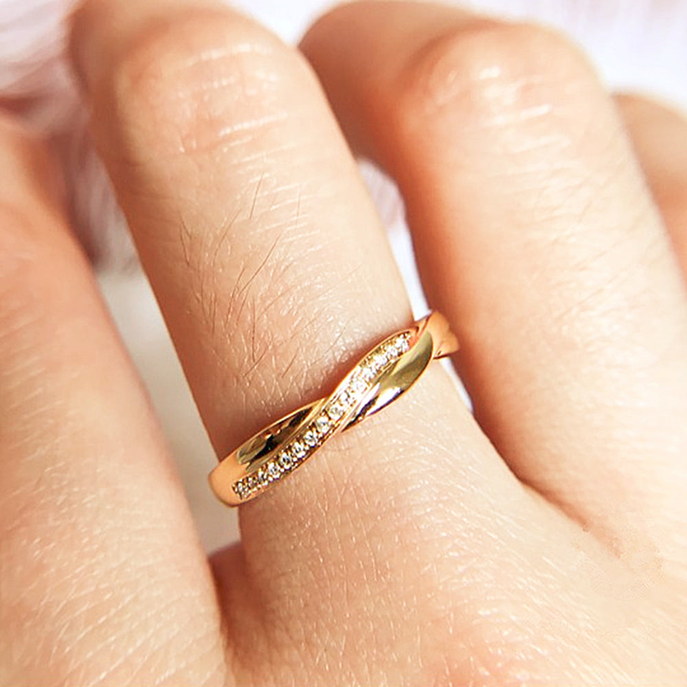 Anne Sportun Gold Knife Edge Ring with Five Diamonds – Peridot Fine Jewelry